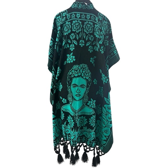 ARTESANIAS SAN MARTIN Green Black Frida Kahlo Poncho Fringe One Size - Picture 2 of 14